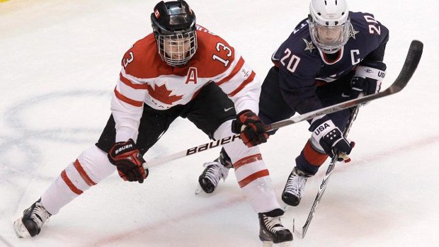 Caroline Ouellette (left)