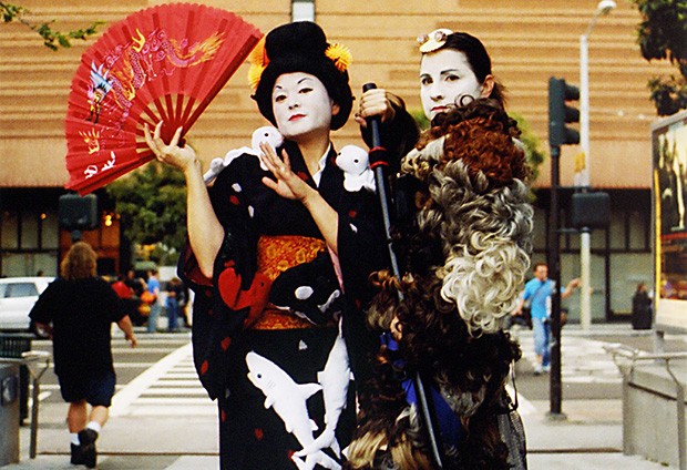 "Drawing Complaint: Memoirs of Björk-Geisha," 2006, Guerrilla performance by Jennifer Parker and Tina Takemoto, photograph by Rebecca Bausher. San Francisco Museum of Modern Art, © Tina Takemoto.