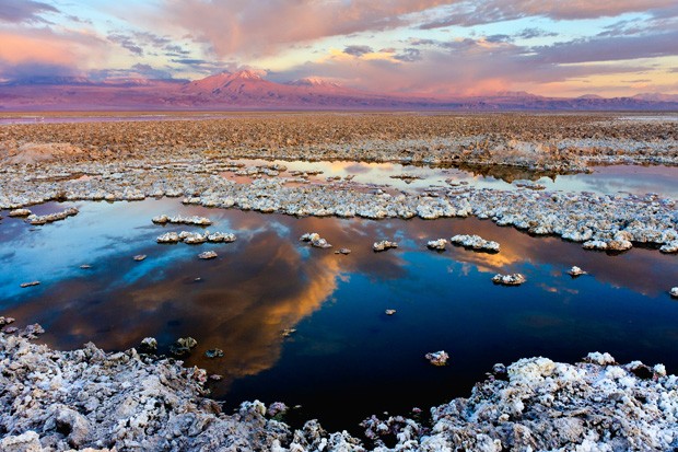 Salar de Atacama, Chile | Photo by By Francesco Mocellin, via Wikimedia Commons