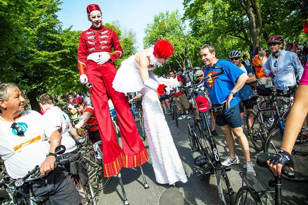 The Tour de l’Île kicks off early on May 31, 2015. The Tour de l’Île kicks off early on May 31, 2015.
