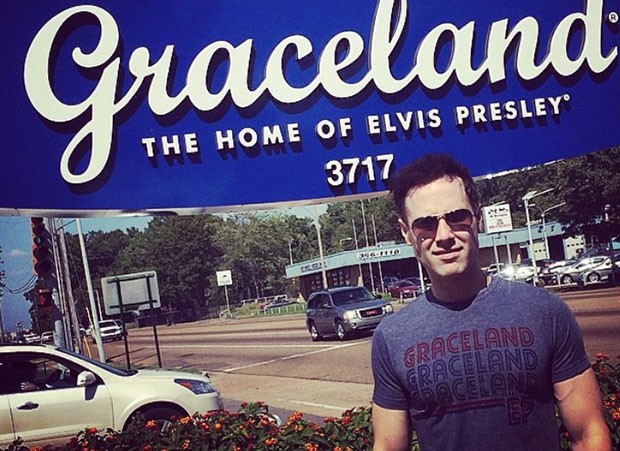 Journalist and Elvis fan Todd van der Heyden in Graceland Journalist and Elvis fan Todd van der Heyden in Graceland