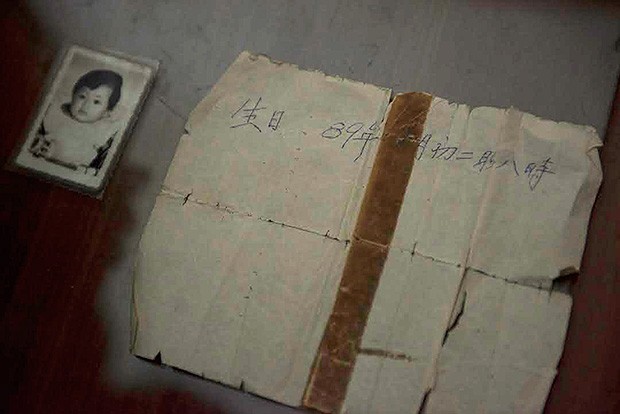 A picture of me as a baby and the note that was found on me when I was abandoned. It indicates my date of birth. A picture of me as a baby and the note that was found on me when I was abandoned. It indicates my date of birth.
