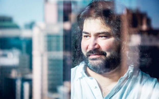 The latest issue of JMSB Mag provides an in-depth look at the cutting-edge AI research being conducted by JMSB’s Rustam Vahidov. | Photo by Christian Fleury The latest issue of JMSB Mag provides an in-depth look at the cutting-edge AI research being conducted by JMSB’s Rustam Vahidov. | Photo by Christian Fleury