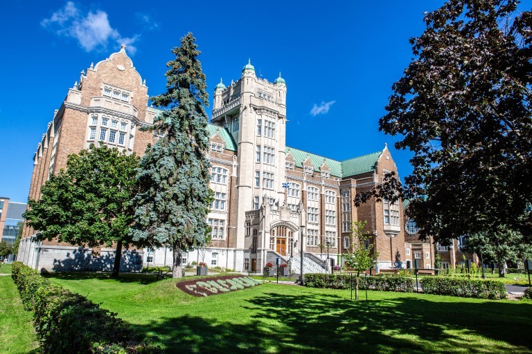 The exterior front entrance to the Administrative Building on Concordia's Loyola Campus