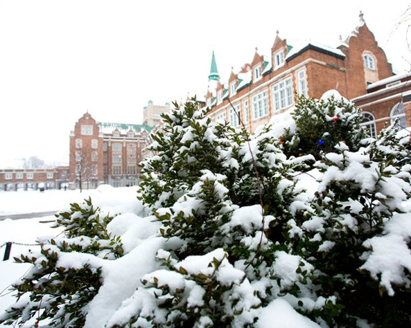 Winter 2022 classes will begin online