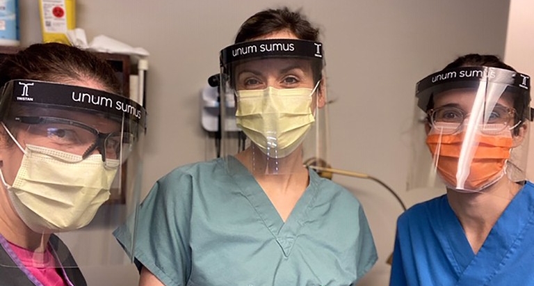 Staff at clinique médicale de Kingsey Falls wearing Tristan’s face shields