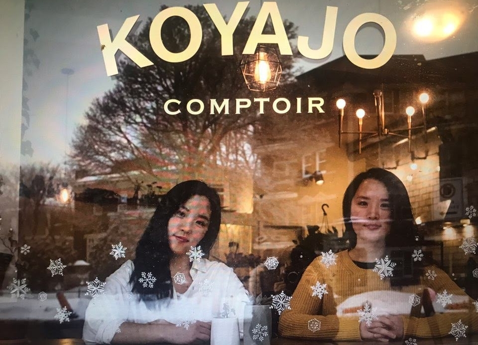 Hyunsun and Hyunmi Jo Hyunsun and Hyunmi Jo in their restaurant window