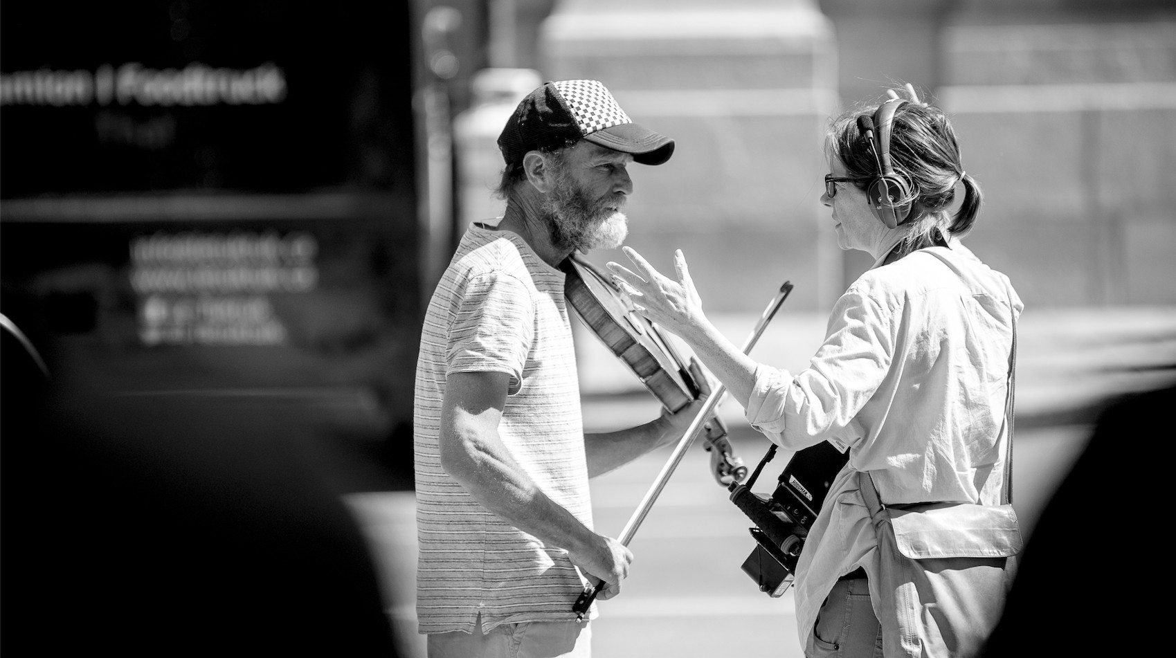 Marie-Julie Dallaire on set with the violinist