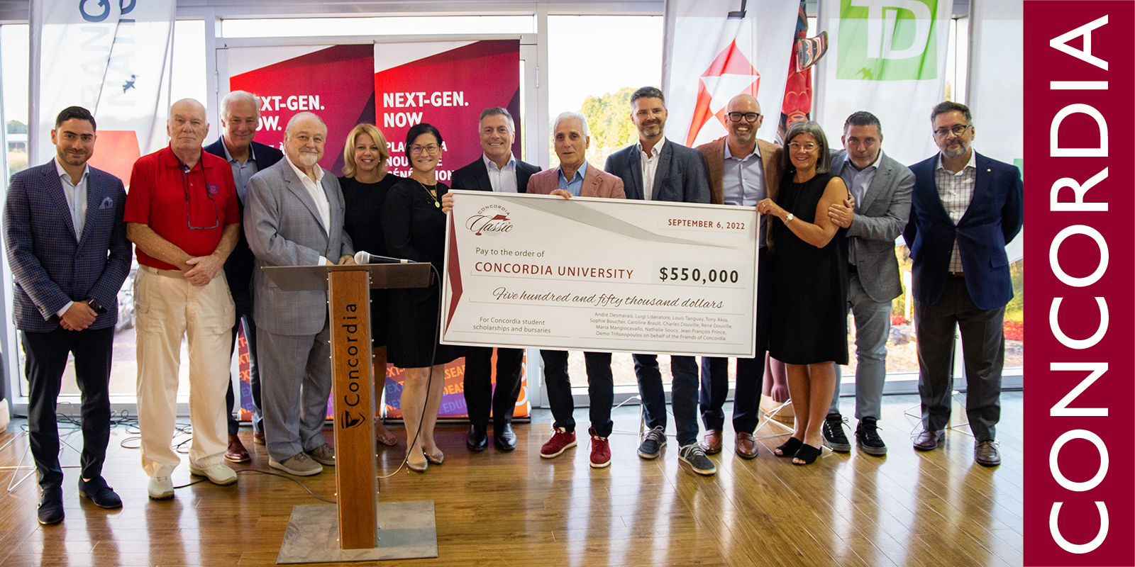 Golf Classic volunteer leadership team presents cheque for $550,000 Group photo of men and women holding a cheque
