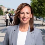 Headshot of Désirée McGraw.