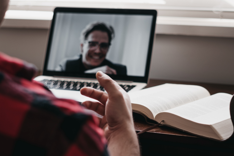 employee speaks to colleague over zoom 