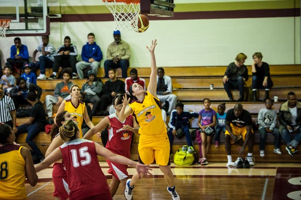 Women’s Stingers alumni square off. 