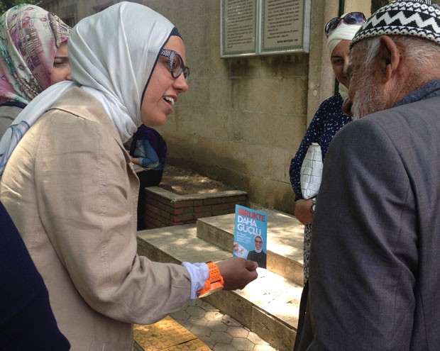 Ravza Kavakci, campaigning in Istanbul in 2015. | Photo: Mona Tajali