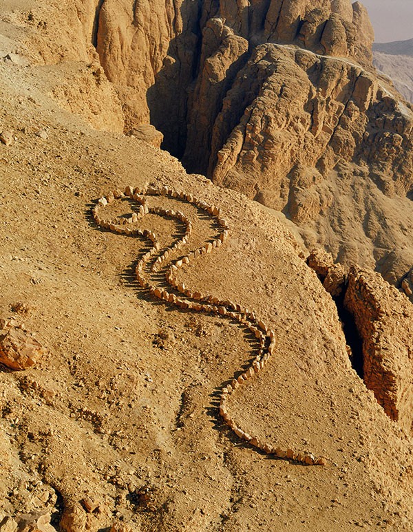 Cobra Stand (for a Parallel World), 2001, Theban Hills, Egypt, by William Vazan | Photo courtesy of William Vazan
