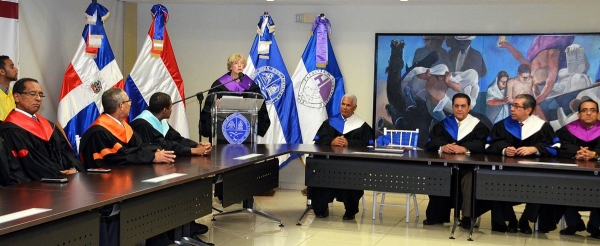 Vallejo speaking at the conferral ceremony