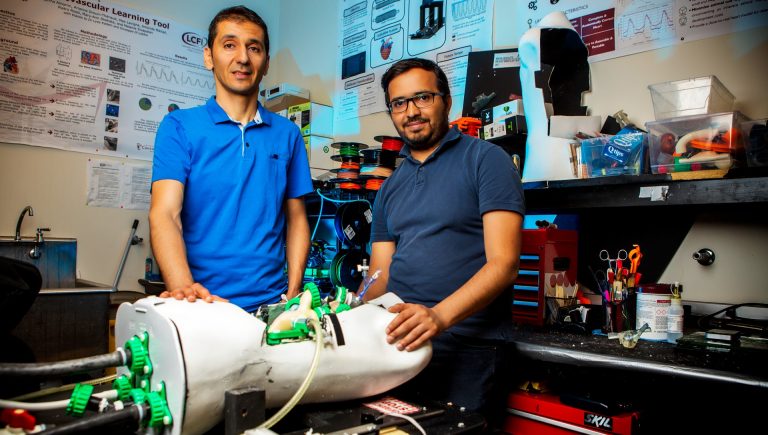 Lyes Kadem et Ahmed Darwish. Des travaux de recherche menés par des chercheurs de Concordia fournissent des données utiles aux cardiologues et aux porteurs de prothèses valvulaires mécaniques.
