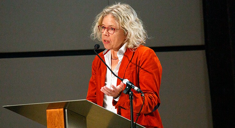 Ursula Eicker, titulaire de la Chaire d’excellence en recherche du Canada (CERC) sur les communautés et les villes intelligentes, durables et résilientes à l’Université Concordia