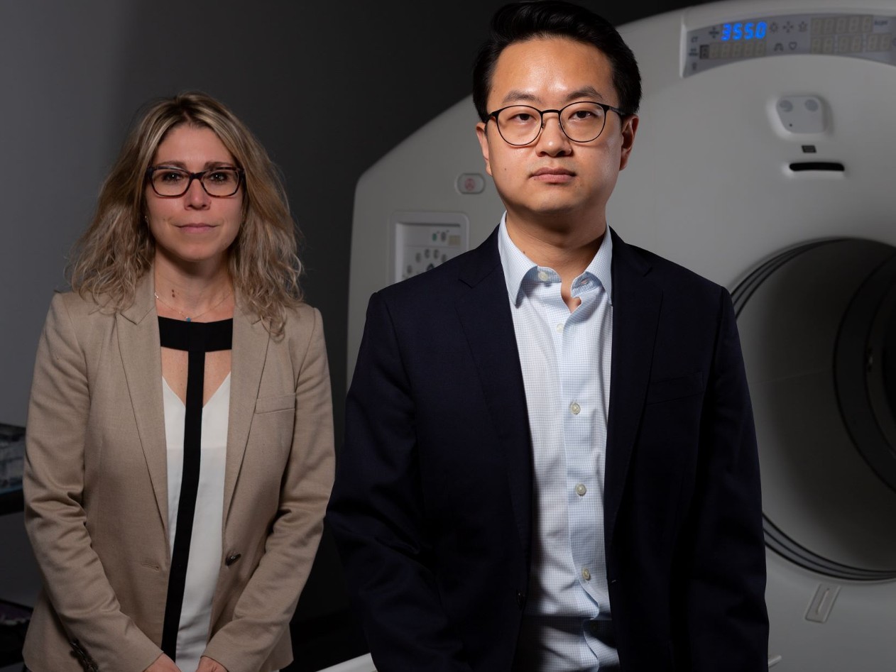 Maryse Fortin and Yiming Xiao at the PERFORM Centre's medical imaging lab