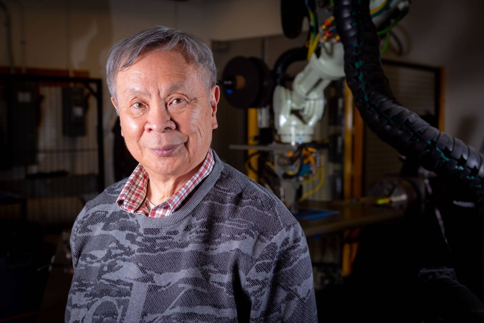 Professor Suong Hoa in his lab