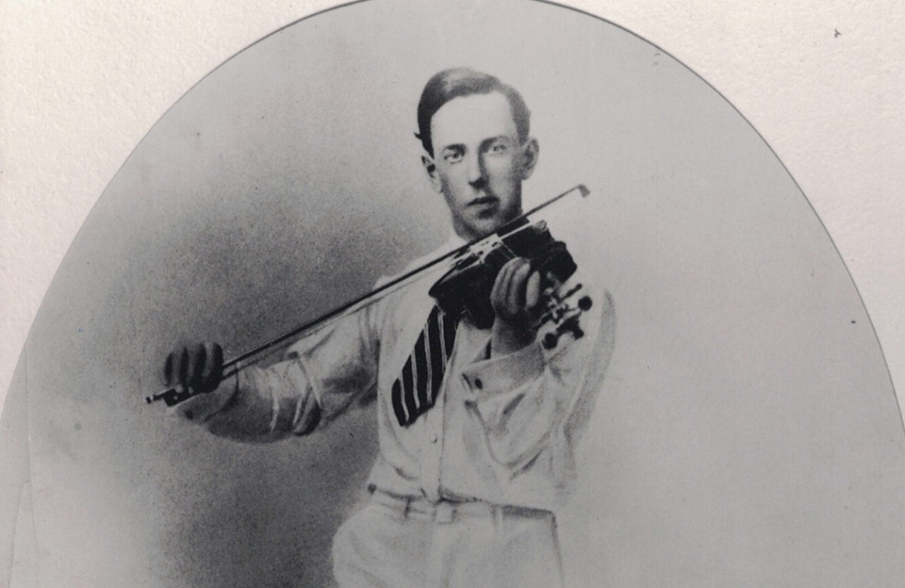 Portait of Michael Coleman holding a fiddle from 1915