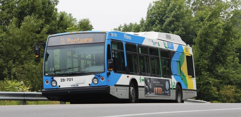 Un autobus hybride de la Ville de Montréal