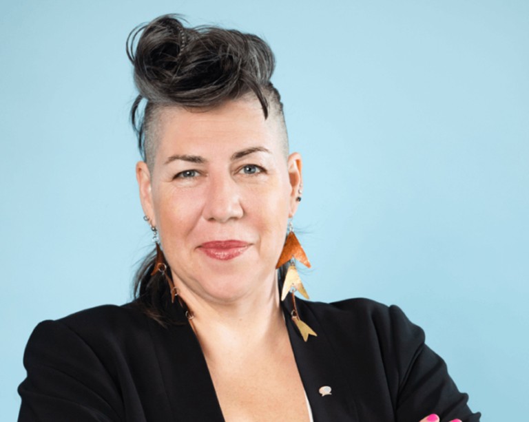 Nadia Myre reçoit la plus haute distinction en arts visuels décernée par le gouvernement du Québec