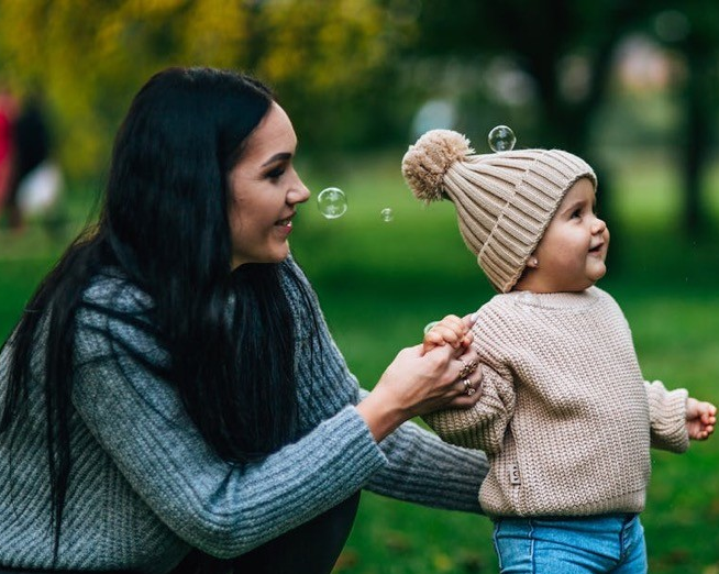 La maternité en période de crise et d’anxiété est une responsabilité qui s’étend à l’ensemble de la société, selon une nouvelle étude de l’Université Concordia