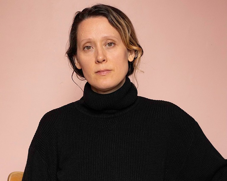 La diplômée de l’Université Concordia Roxanne Ross reçoit la bourse Claudine et Stephen Bronfman en art contemporain 2026 
