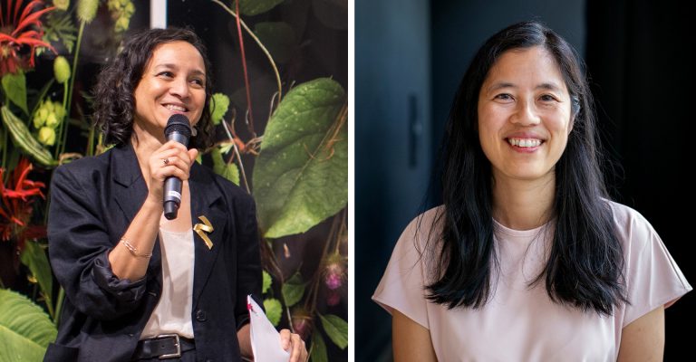 Un diptyque représentant deux femmes : celle de gauche, vêtue d'une veste de costume noire, parle dans un micro ; celle de droite, aux longs cheveux foncés, porte un t-shirt rose et sourit à l'appareil photo.