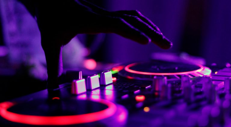 Tomas Matthews, PhD student in Concordia’s Department of Psychology: Groove is defined as the pleasurable desire to move to music.”  | Photo by Marcela Laskoski on Unsplash