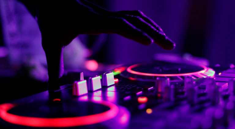Tomas Matthews, PhD student in Concordia’s Department of Psychology: Groove is defined as the pleasurable desire to move to music.” | Photo by Marcela Laskoski on Unsplash