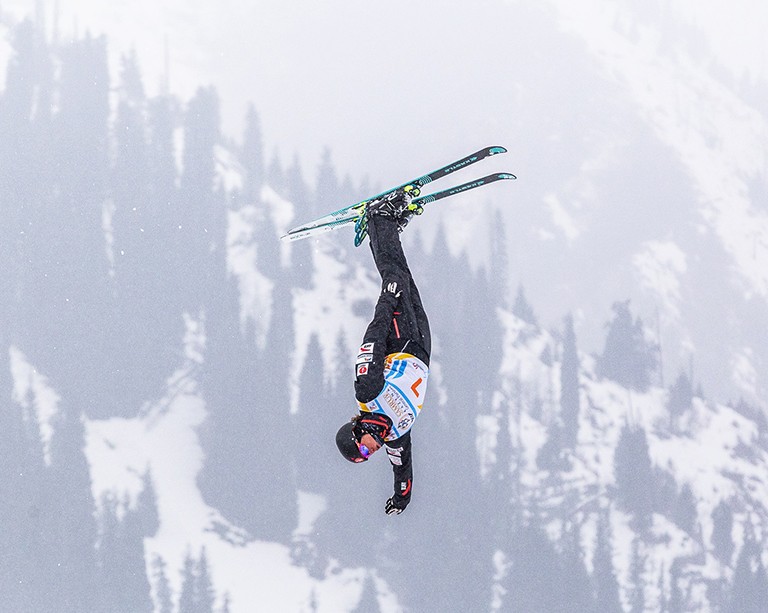 Freestyle skier and Concordian Marion Thénault soars closer to the Beijing Winter Olympics 