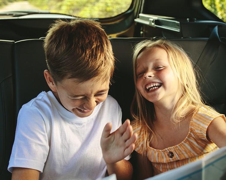 Siblings can crack one another up like no one else, new Concordia study shows