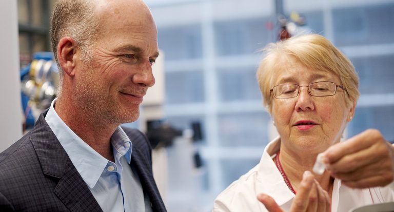 Richard Painchaud (Kourant Technologies) and Maria Elektorowicz, professor of environmental engineering, in the Environmental Lab.