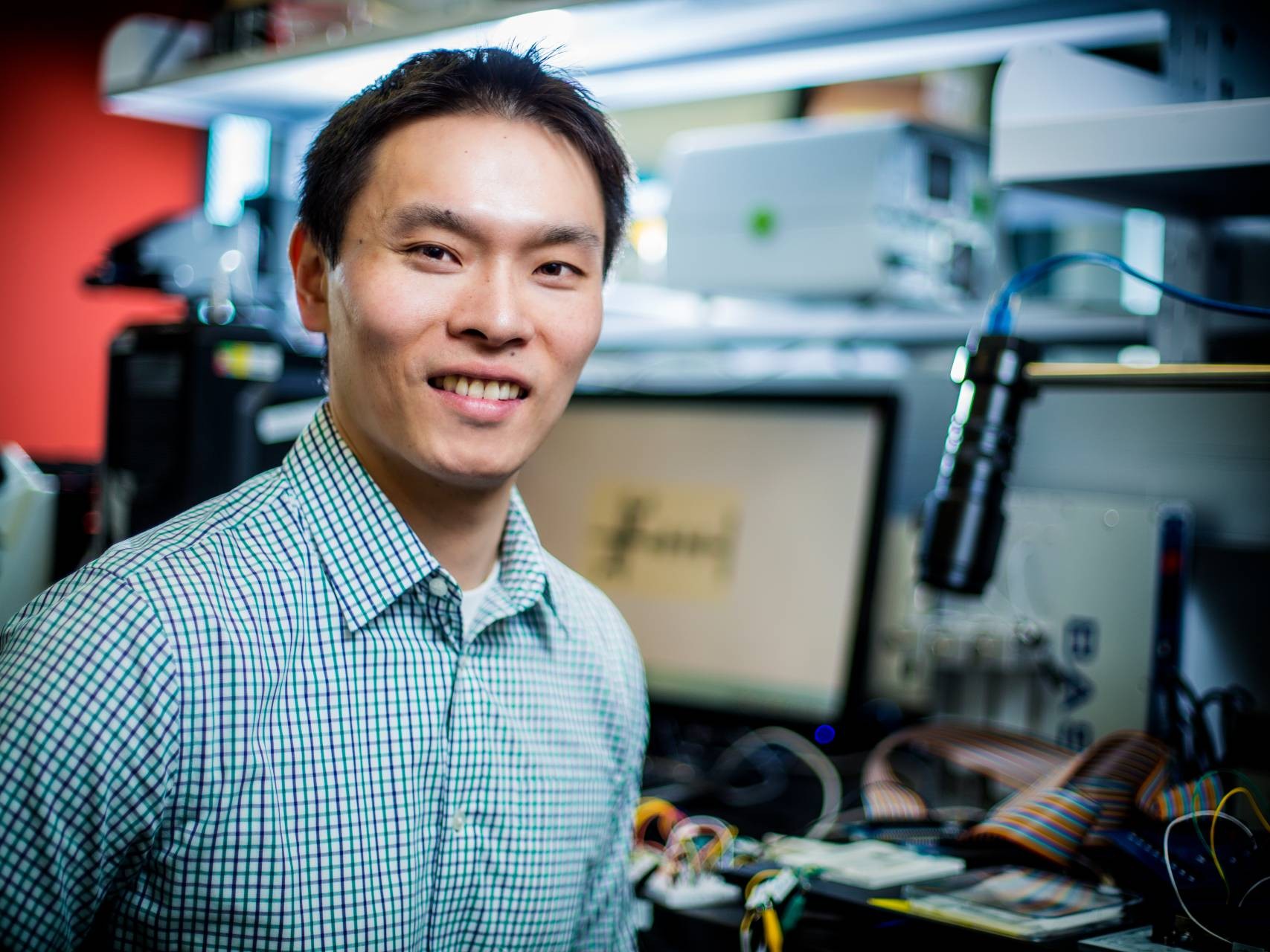 Portrait of Steve Shih in his lab