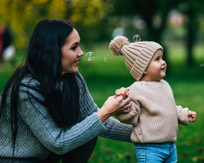 Mothering in a time of crisis and anxiety is a society-wide job, new Concordia research shows