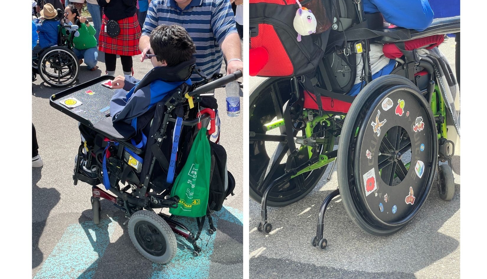 Personne de dos en chaise roulante avec des autocollants colorés