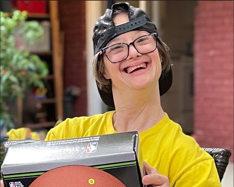 La communauté de basketball des Stingers de l’Université Concordia s’unit pour créer le prix Hoop Dreams Hannah-Lusthaus