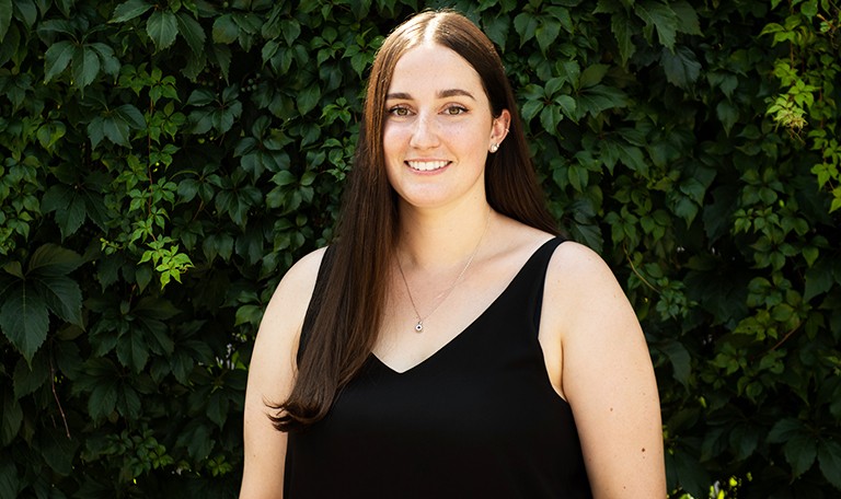 Claire Staton : « C’était un parfait concours de circonstances — l’école à laquelle j’ai toujours rêvé d’aller, et un laboratoire qui s’intéresse au même sujet de recherche que moi. » | Photo : Allison Staton