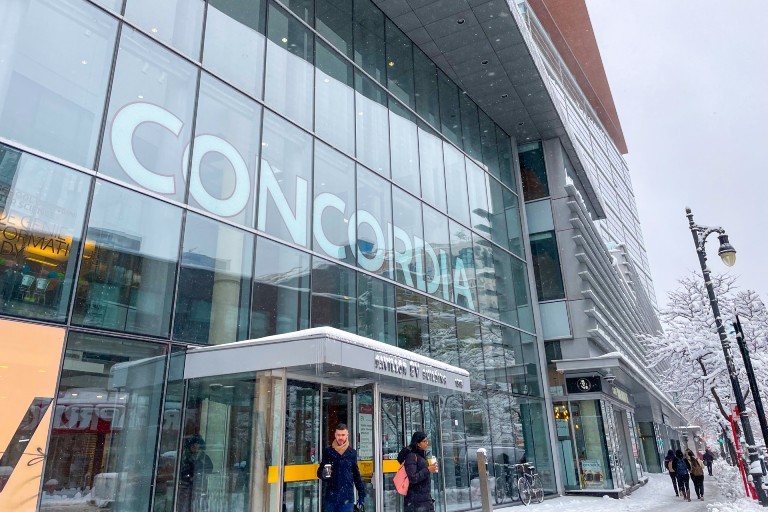 L'entrée du Pavillon intégré Génie, informatique et arts visuels (EV) sur le campus Sir George Williams de l'Université Concordia.