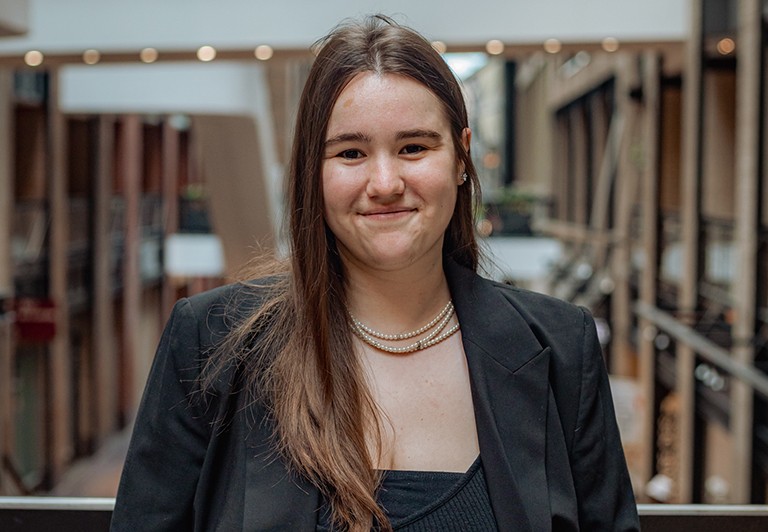 « Bien des gens parlent au moins trois langues. On obtient un mélange d’anglais, de français et de diverses langues maternelles », indique Éléna Gagnon. « Bien des gens parlent au moins trois langues. On obtient un mélange d’anglais, de français et de diverses langues maternelles », indique Éléna Gagnon.