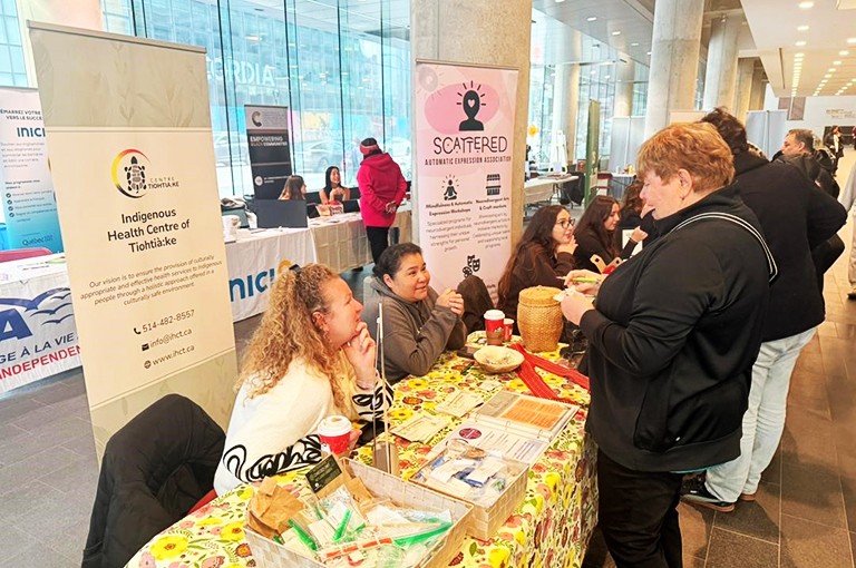 Regroupant plus de 35 organismes partenaires, la vitrine annuelle encourage l’engagement communautaire.