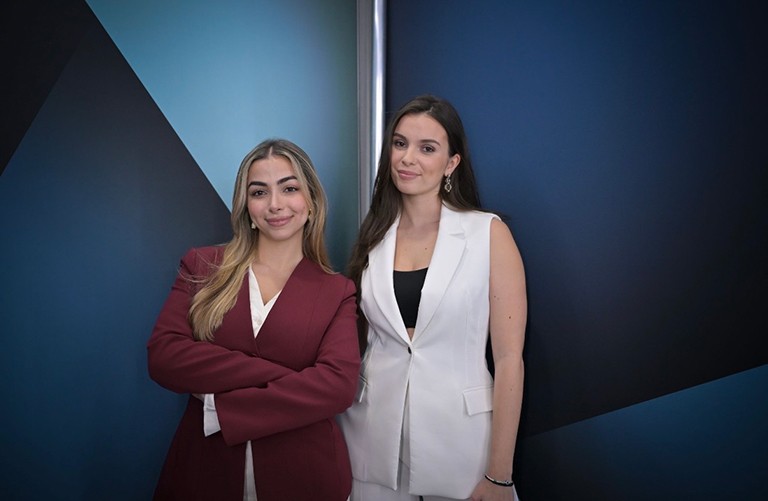 Les étudiantes aux cycles supérieurs à John-Molson et entrepreneures Jasmine Zahr (à gauche) et Manon Vaisse