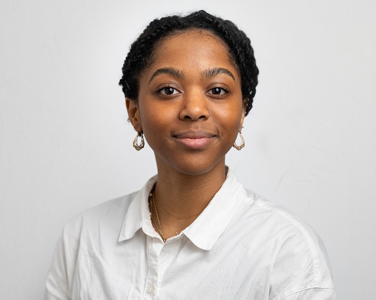 Mia Scroggins-Hadley, étudiante en éducation artistique à l’Université Concordia, remporte la bourse McCall MacBain