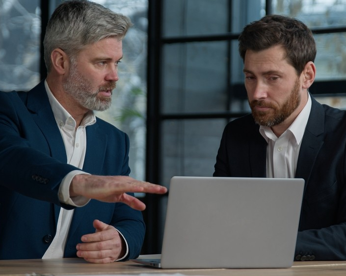 Pourquoi ce sont les lacunes en communication, et non les compétences techniques, qui freinent les leaders en TI
